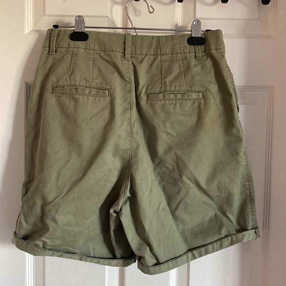 Gap high pleated shorts - Picture 2 of 4